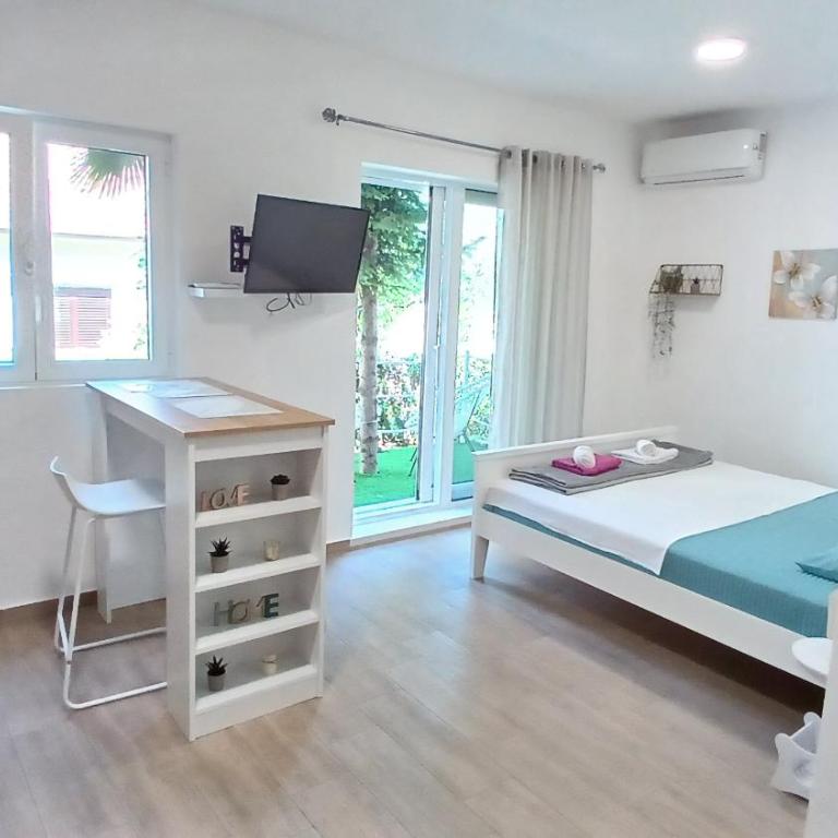 Apartments Tiha noć Kotor - Studio with Garden View - 4