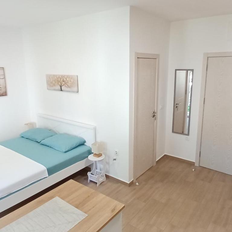 Apartments Tiha noć Kotor - Studio with Garden View - 2