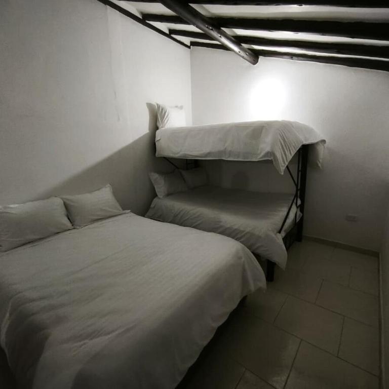 Peppos aparthotel - Three-Bedroom Apartment - 4