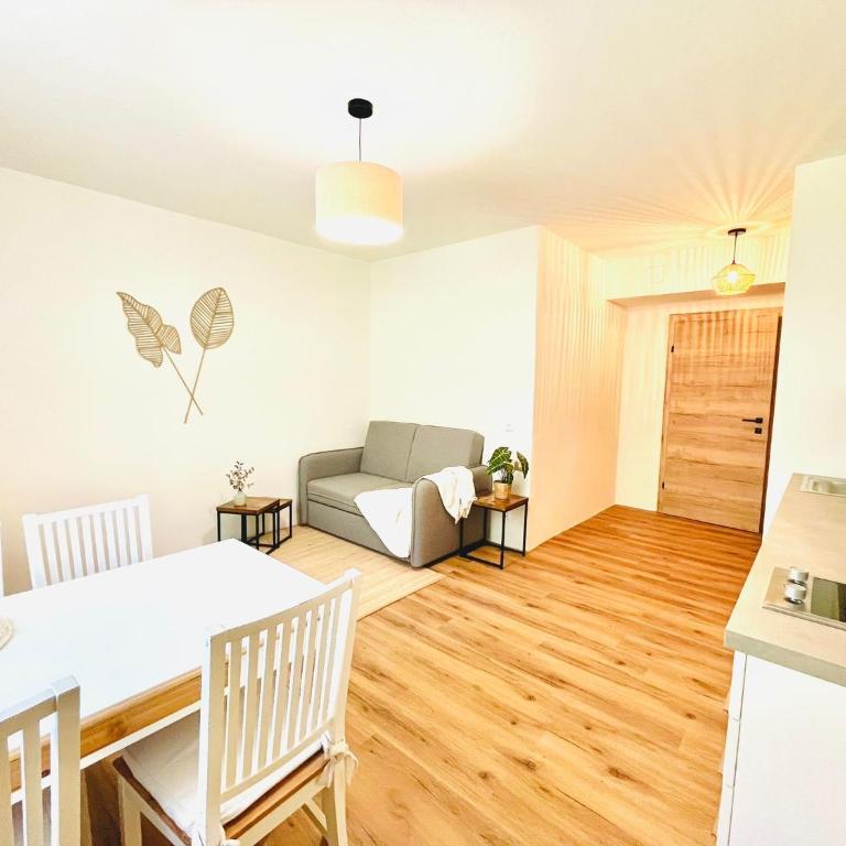 SEENZeit Apartments - Apartment mit 1 Schlafzimmer, Balkon und Bergblick - 1