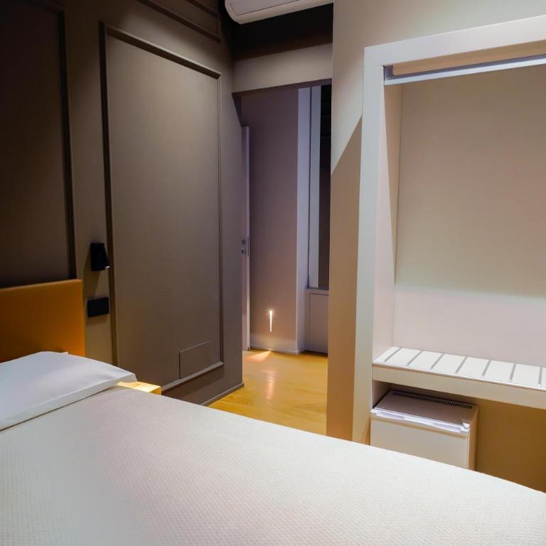 Virginia Madre Luxury Rooms - Boutique Guest House - Camera Matrimoniale Deluxe con Balcone - 3