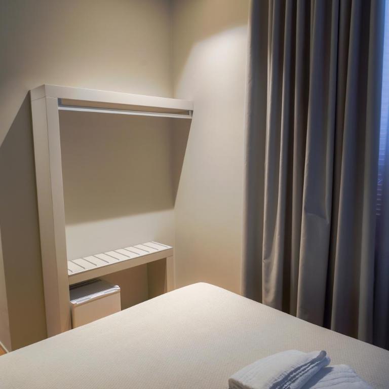 Virginia Madre Luxury Rooms - Boutique Guest House - Camera Matrimoniale Deluxe con Balcone - 4