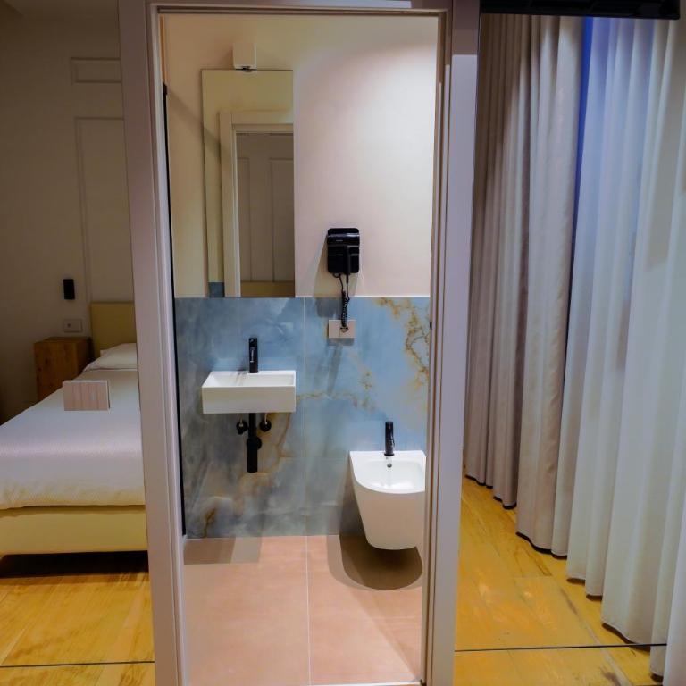 Virginia Madre Luxury Rooms - Boutique Guest House - Camera Deluxe - 9