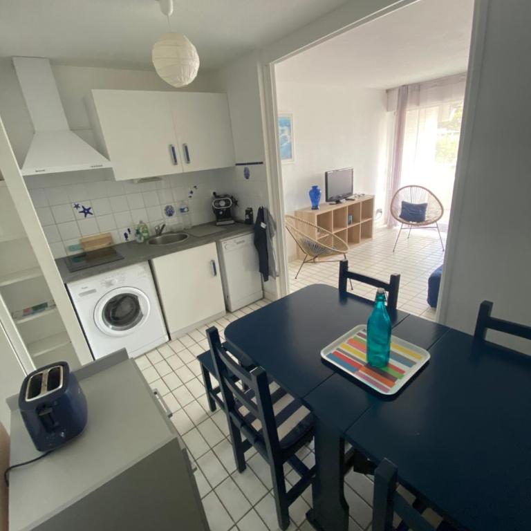 Appartement à la Grande Motte à 50m de la plage - Studio with Balcony - 11