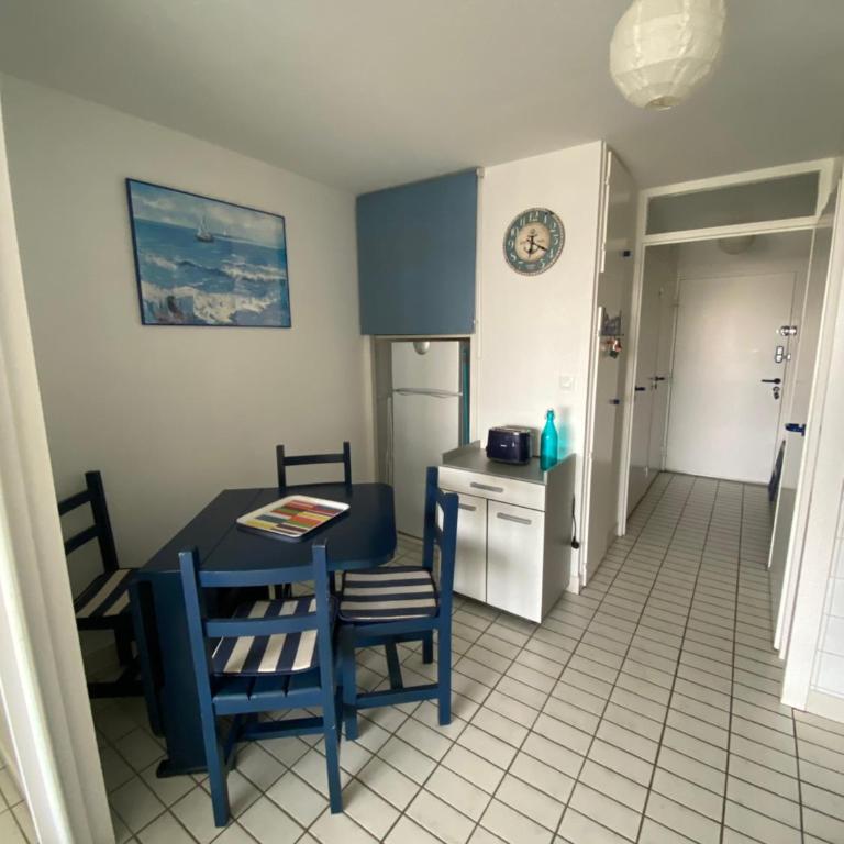 Appartement à la Grande Motte à 50m de la plage - Studio with Balcony - 14