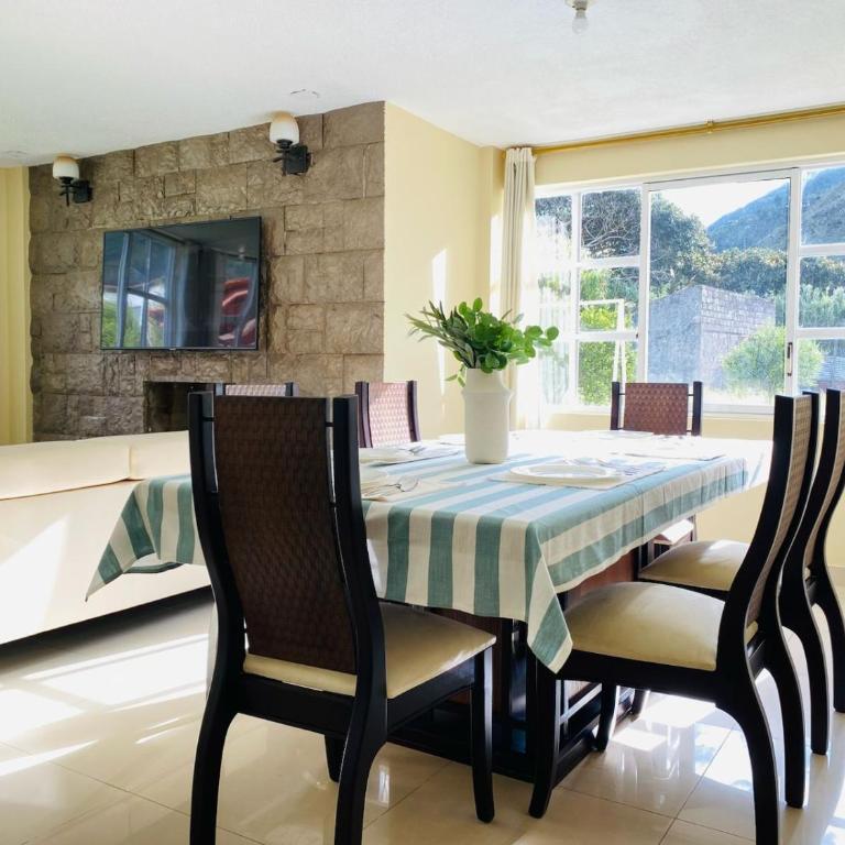 Luxury Mansion with Garden 6 Bedroom 6 Bath - Six-Bedroom House - 3