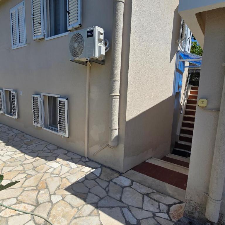 The Underdeck - One-Bedroom Apartment - 13