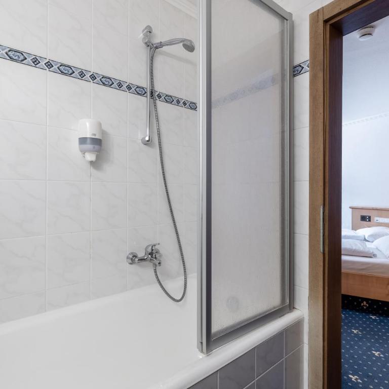 keyone rooms Finkenberg - Standard Doppelzimmer - 7