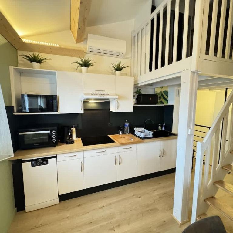 Duplex avec Vue Mer A Deux Pas de la Plage - Apartment with Sea View - 11