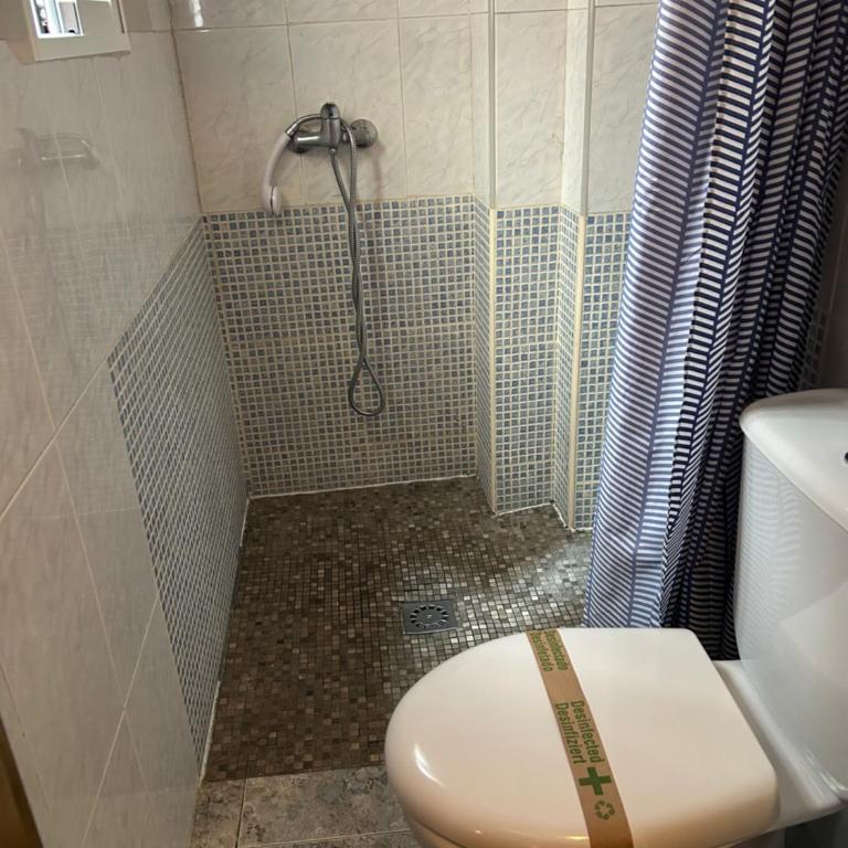Pensión La Ferroviaria - No Fumadores - Sin Ascensor - Habitación Doble con baño privado - 2