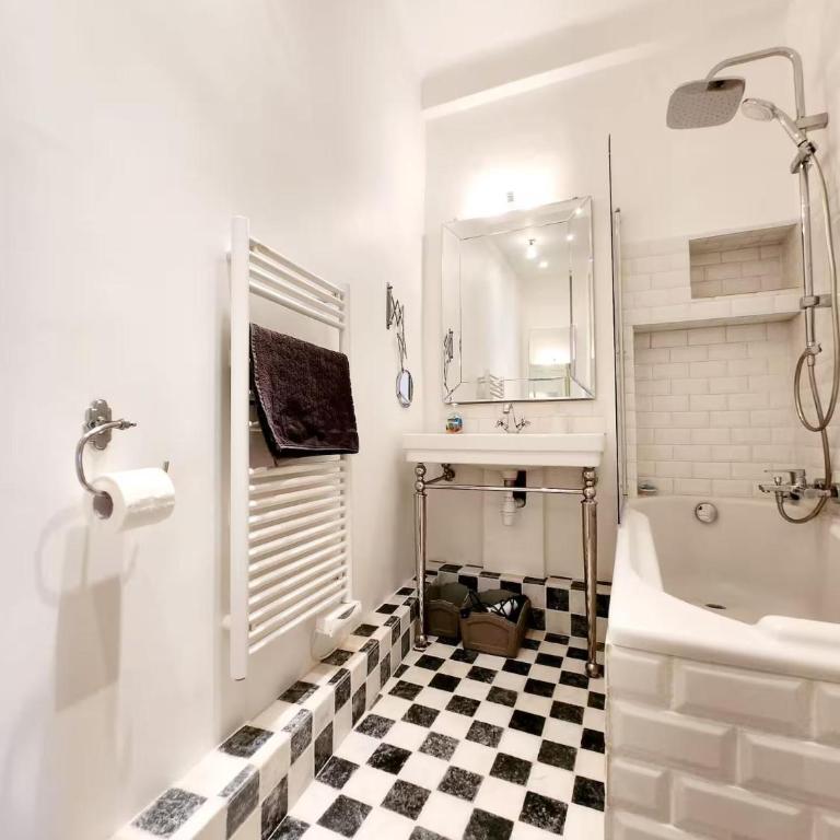 La Tour Antiboise - dans le vieil Antibes - Appartement 1 Chambre - 9