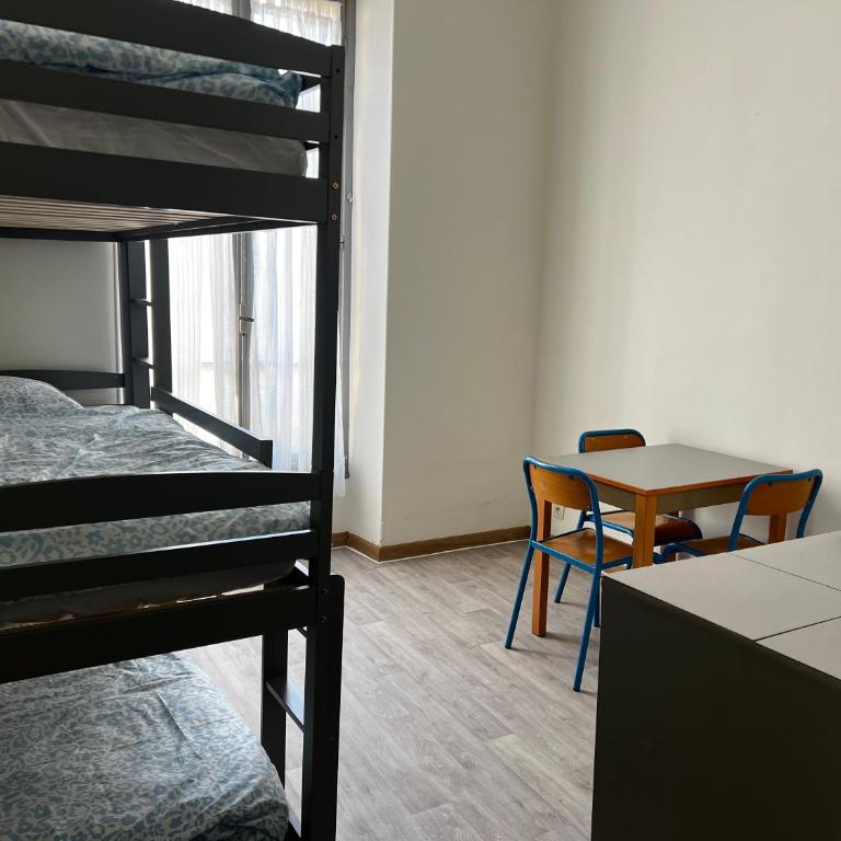 Alpazur - Bunk Bed in Female Dormitory Room - 1