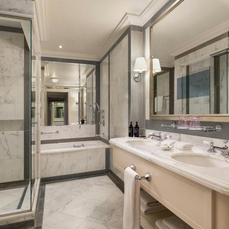 The St. Regis Florence - Contemporary Luxury King Suite with River View - 1