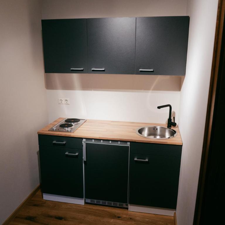 Urban Boutique Privatzimmervermietung - Apartment mit 1 Schlafzimmer und Balkon - 7