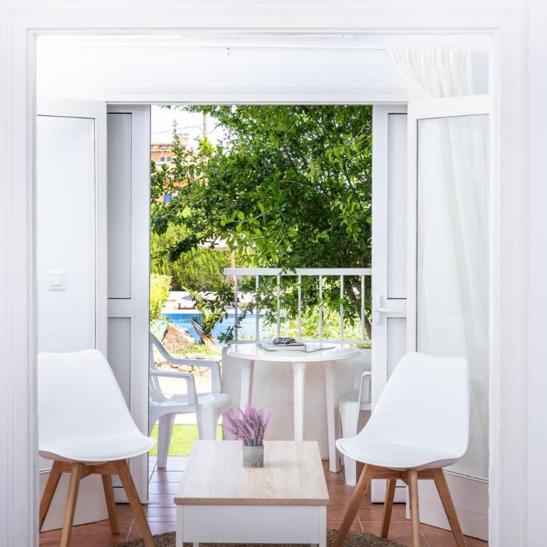RVApartaments Escala Brava - Estudio con vistas al jardín - 13