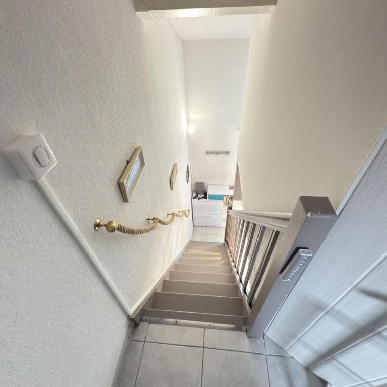 Petite maison avec jardin & piscine partagee - Maison de Vacances - 9