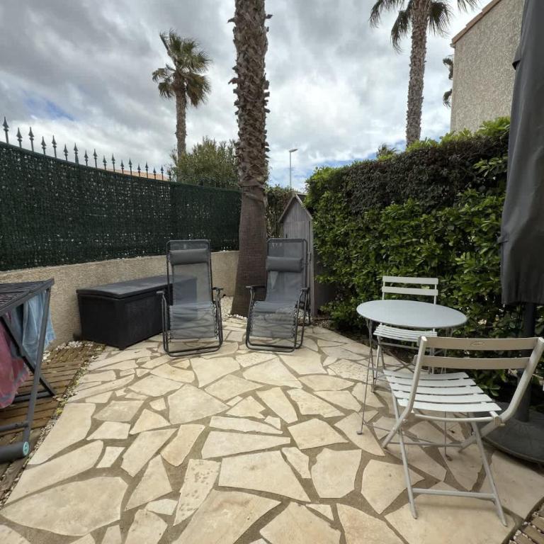 Petite maison avec jardin & piscine partagee - Maison de Vacances - 12