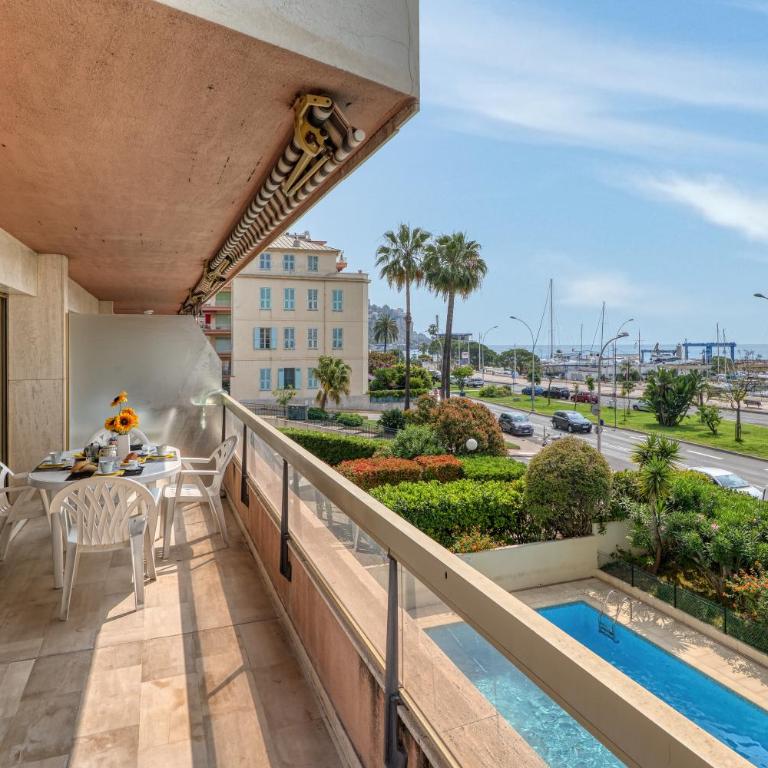 Port & Pool Hideaway - Happy Rentals - Apartment with Terrace - 1
