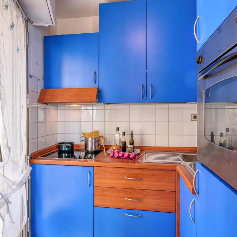 Port & Pool Hideaway - Happy Rentals - Apartment with Terrace - 3