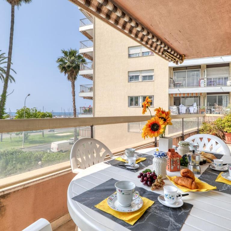 Port & Pool Hideaway - Happy Rentals - Apartment with Terrace - 4
