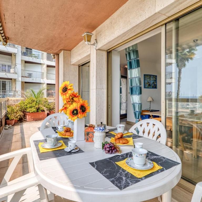 Port & Pool Hideaway - Happy Rentals - Apartment with Terrace - 13