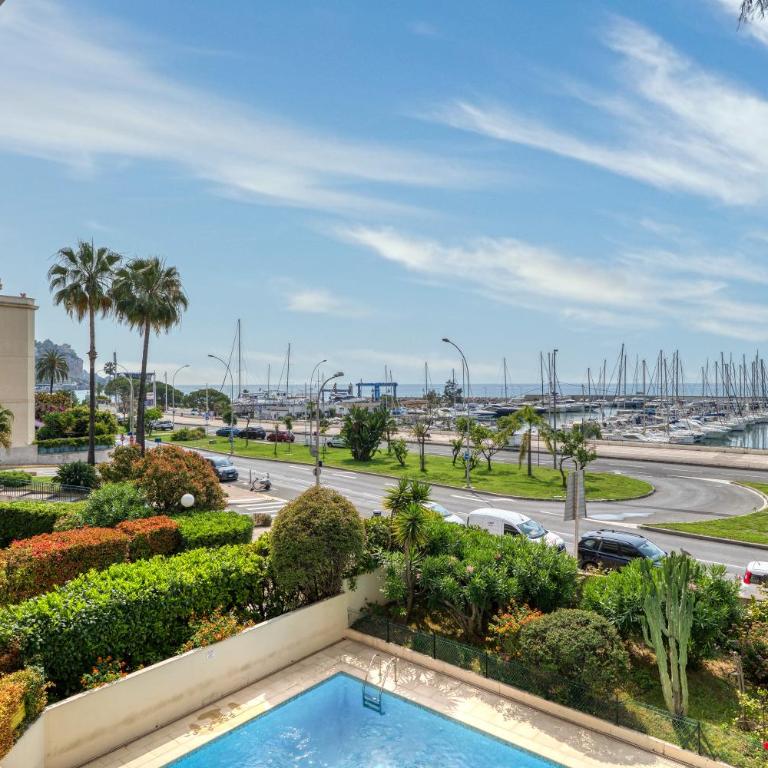 Port & Pool Hideaway - Happy Rentals - Apartment with Terrace - 15