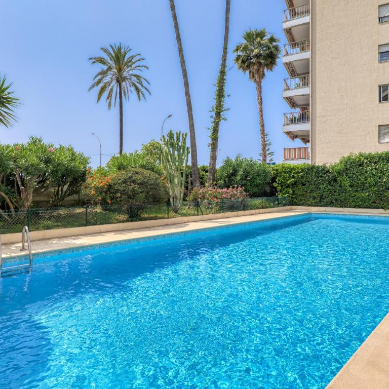 Port & Pool Hideaway - Happy Rentals - Apartment with Terrace - 17