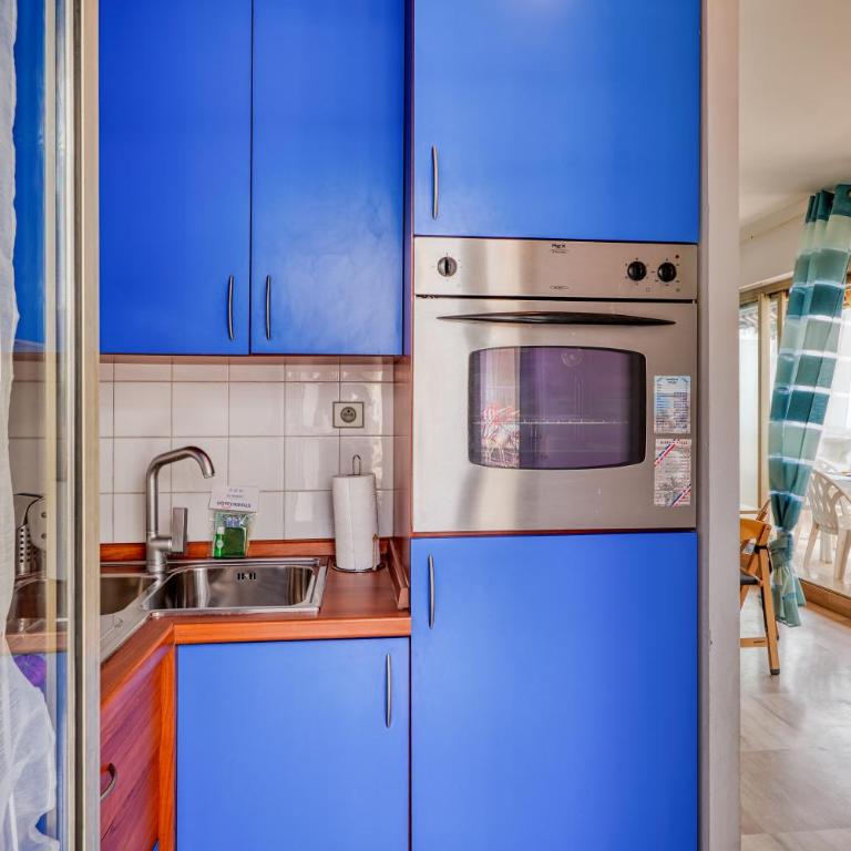 Port & Pool Hideaway - Happy Rentals - Apartment with Terrace - 21