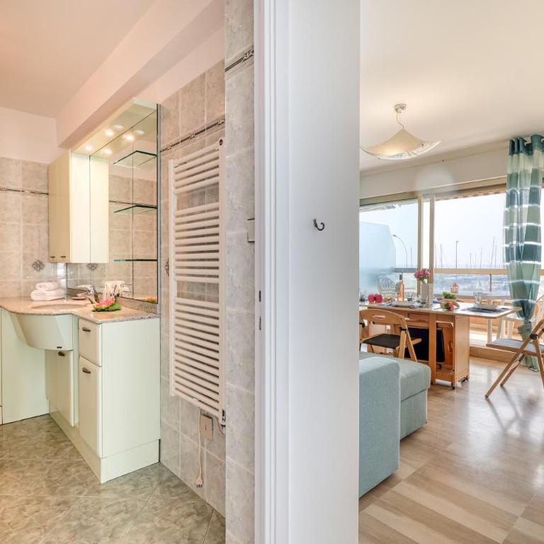 Port & Pool Hideaway - Happy Rentals - Apartment with Terrace - 22