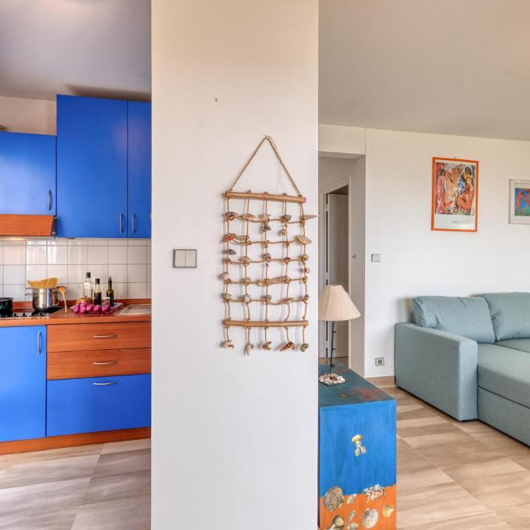 Port & Pool Hideaway - Happy Rentals - Apartment with Terrace - 23