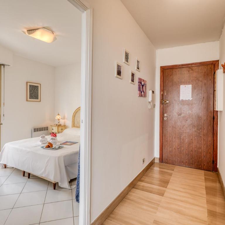 Port & Pool Hideaway - Happy Rentals - Apartment with Terrace - 24