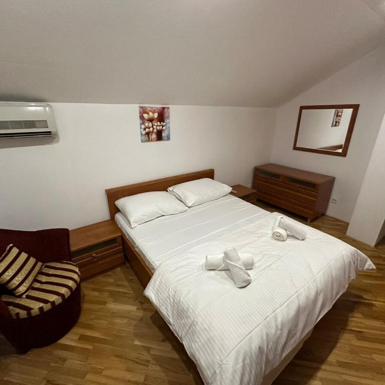 Apartments Naresi Mostar - Two-Bedroom Apartment with Balcony - 27