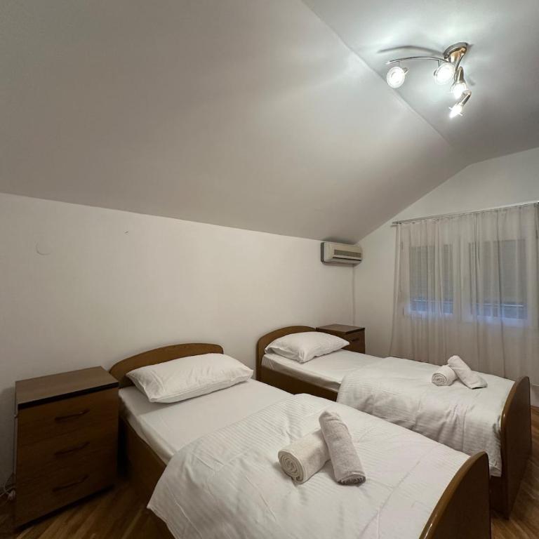 Apartments Naresi Mostar - Two-Bedroom Apartment with Balcony - 30