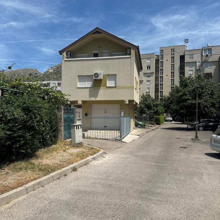 Apartments Naresi Mostar - Two-Bedroom Apartment with Balcony - 38
