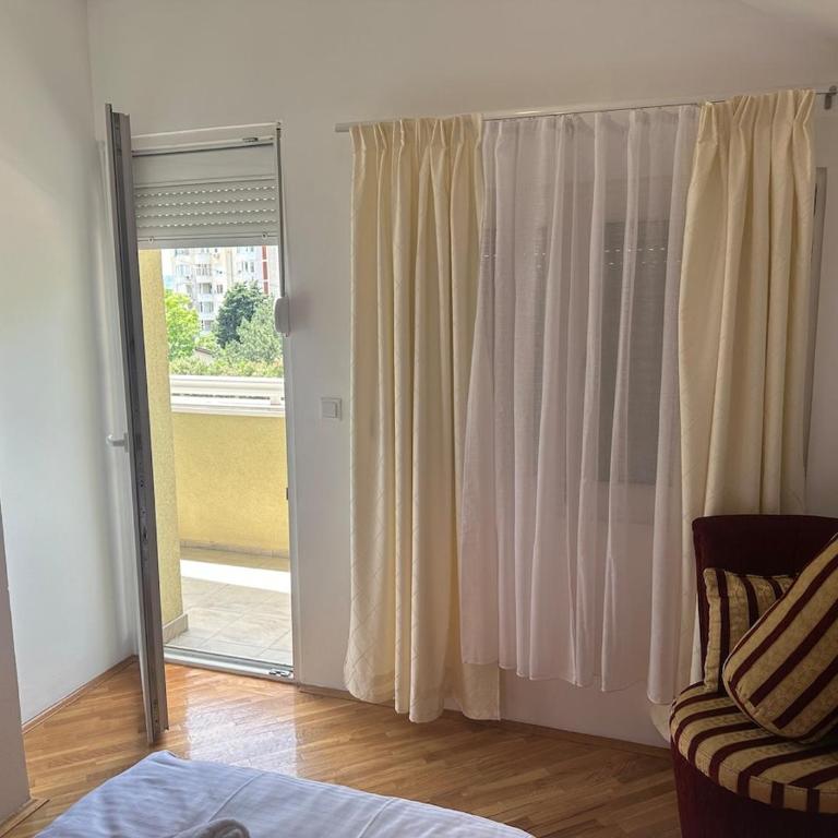 Apartments Naresi Mostar - Two-Bedroom Apartment with Balcony - 34