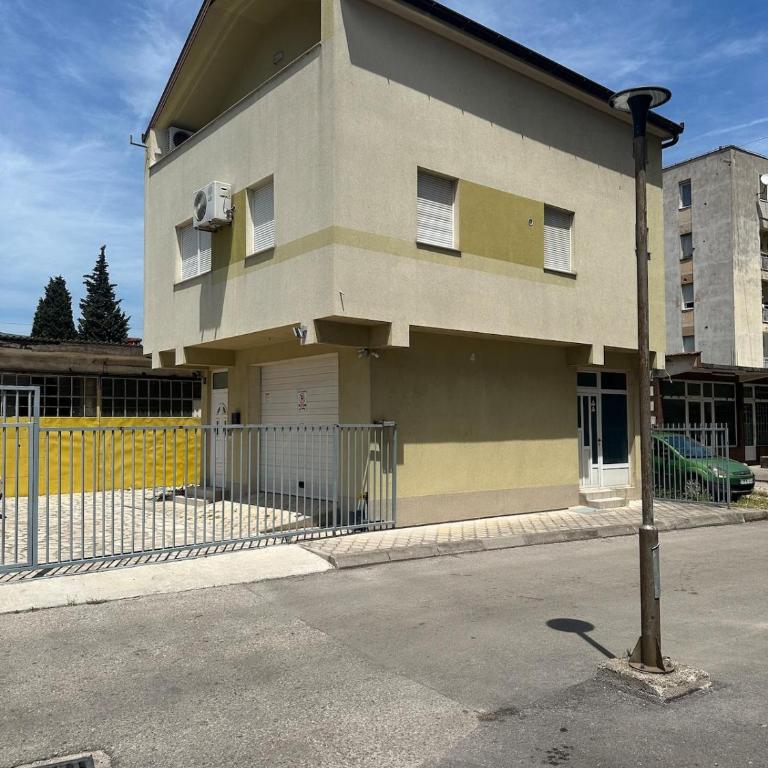 Apartments Naresi Mostar - Two-Bedroom Apartment with Balcony - 40