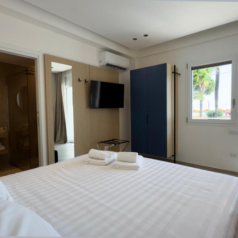 Regina Elena Luxury Apartments - Zimmer mit Kingsize-Bett und Meerblick - 5