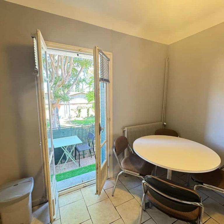 Charmant T3 en centre ville Beziers avec parking - Appartement - 3