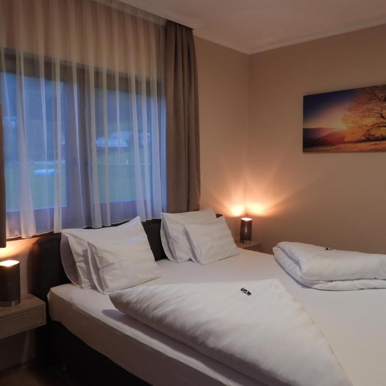 Nockalm Cottage - Apartment mit 1 Schlafzimmer, Balkon und Bergblick - 1