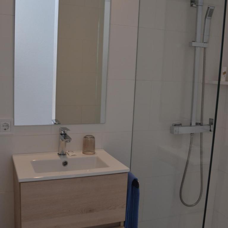 Hotel Misty - Habitación Individual con ducha - 3