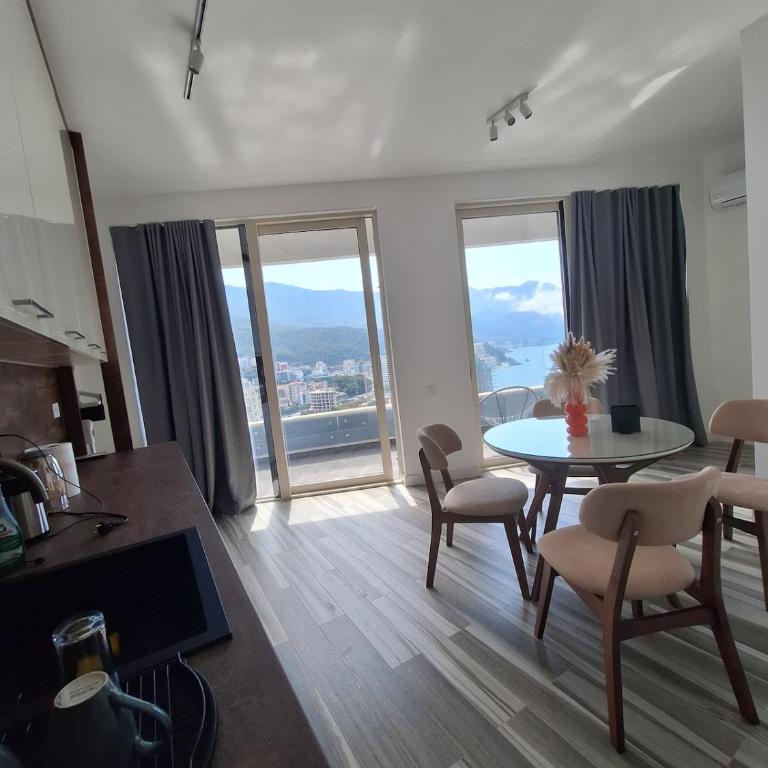 Skyline sea view apartment - One-Bedroom Apartment with Balcony and Sea View - 6