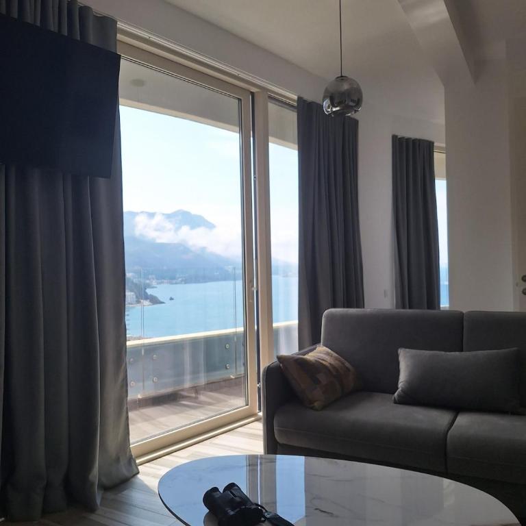 Skyline sea view apartment - One-Bedroom Apartment with Balcony and Sea View - 3