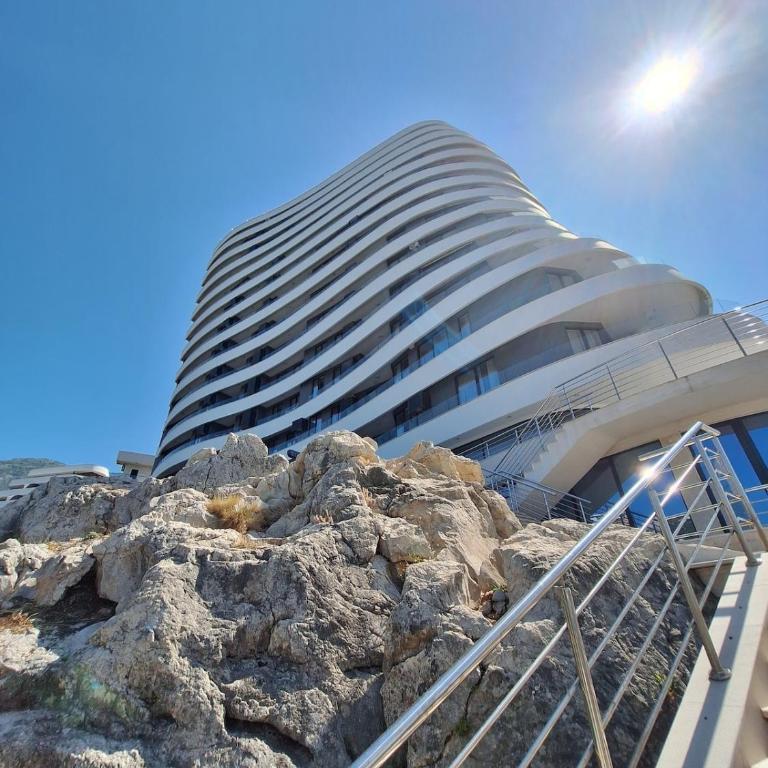 Skyline sea view apartment - One-Bedroom Apartment with Balcony and Sea View - 16