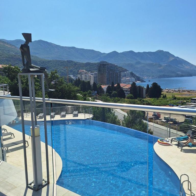 Skyline sea view apartment - One-Bedroom Apartment with Balcony and Sea View - 2