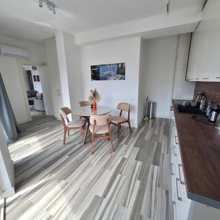 Skyline sea view apartment - One-Bedroom Apartment with Balcony and Sea View - 5