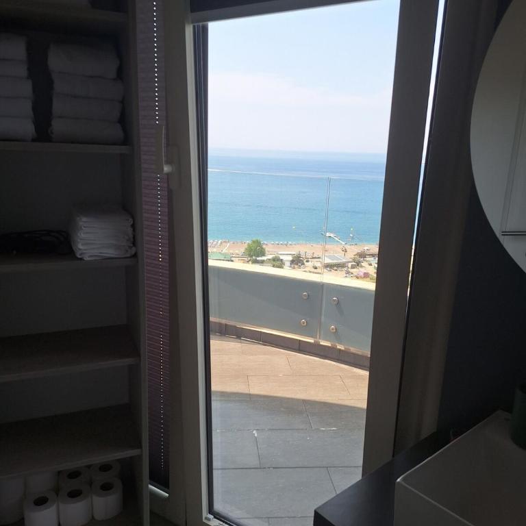 Skyline sea view apartment - One-Bedroom Apartment with Balcony and Sea View - 13