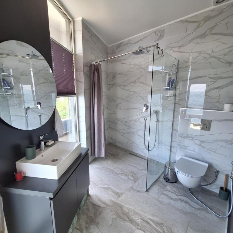 Skyline sea view apartment - One-Bedroom Apartment with Balcony and Sea View - 14