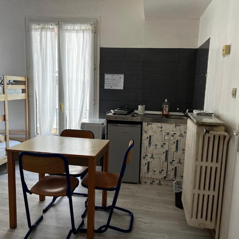 Alpazur - Bunk Bed in Female Dormitory Room - 1