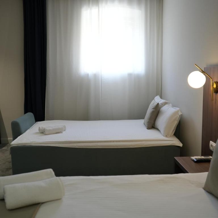 Hotel Bohemian Garni - Skadarlija - Standardna Trokrevetna Soba - 13