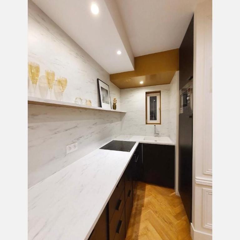 Champs Élysée - One-Bedroom Apartment - 1